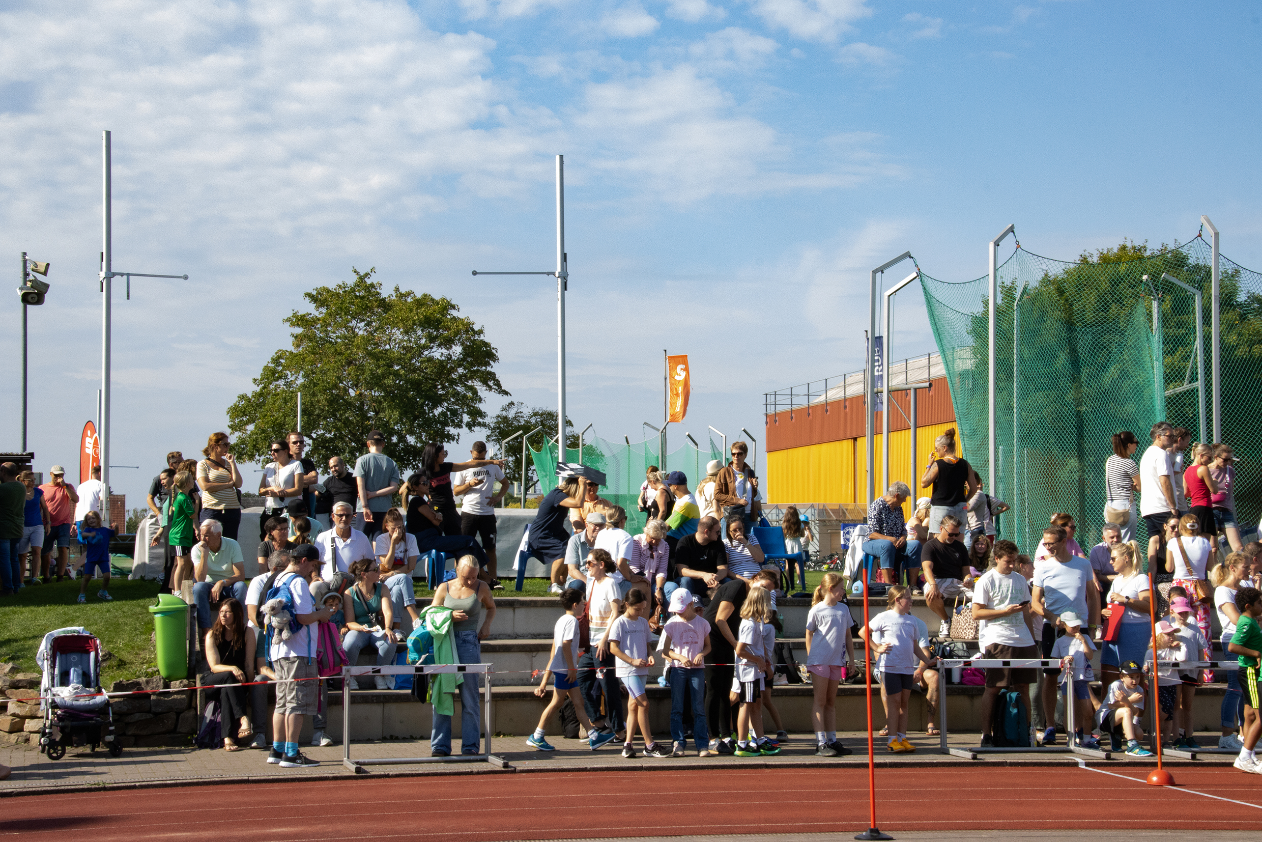 Zuschauer-Unisportplatz-300-2025-1-von-1-Kopie